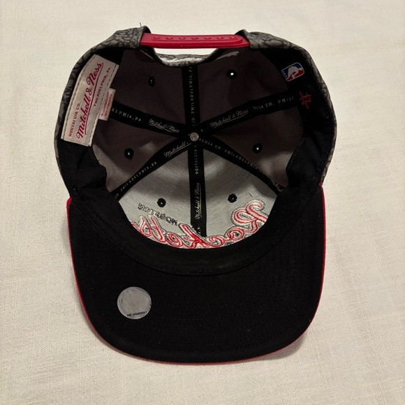 Mitchell & Ness Houston Rockets Snapback Hat - Picture 5 of 6
